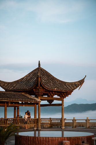 天光云影共徘徊——光影的智识对话与美学回环