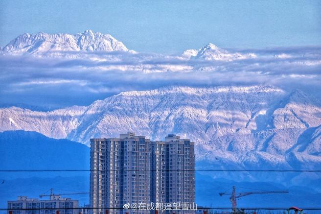 云影光寻 在成都遥望雪山的诗意时刻